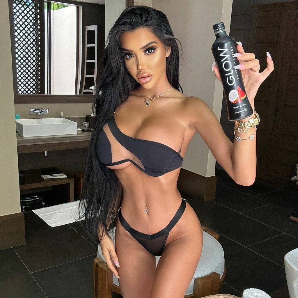 chloe.khan_366628558_18381844075037076_1826742213522829667_n (1)