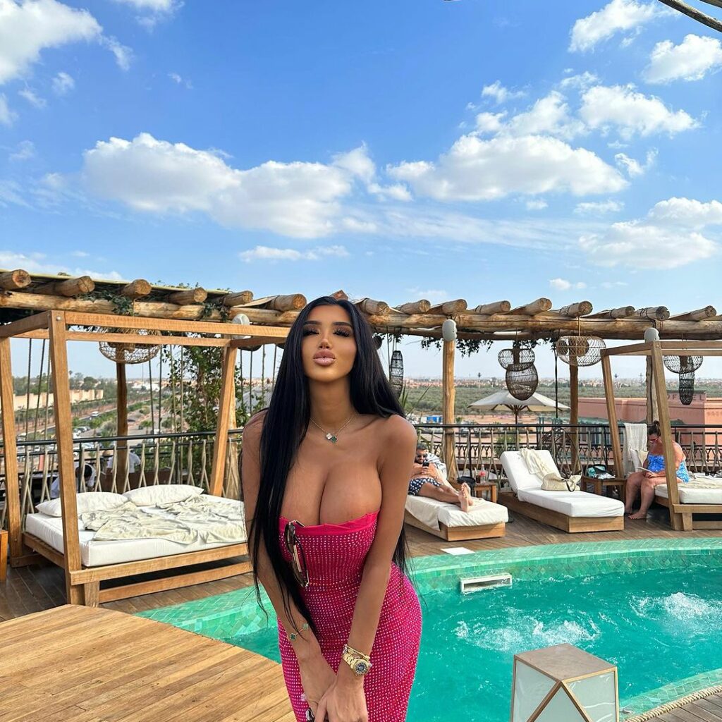 chloe.khan_374181513_18385403752037076_6211848021201704661_n