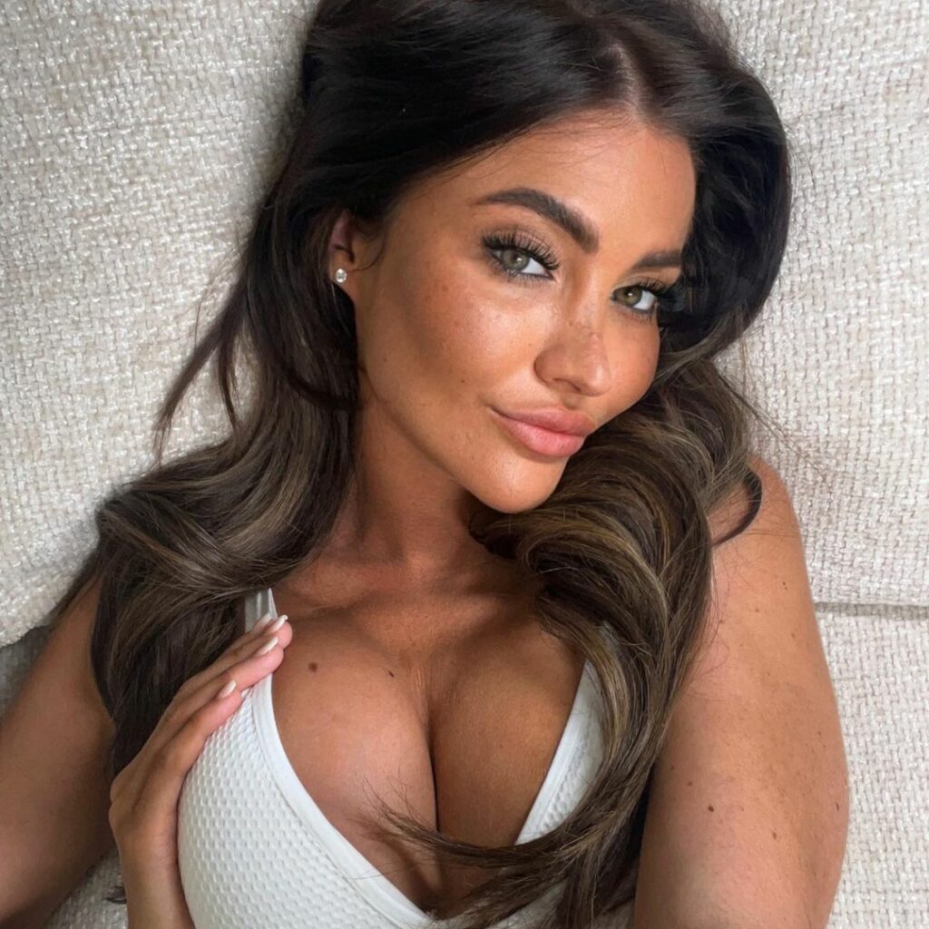 chloemaymcbride.x_370721827_1583217442086735_1143979774321316505_n