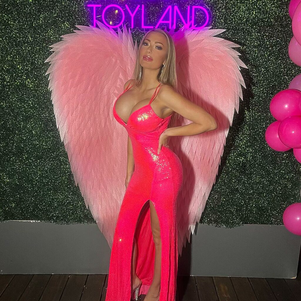 crystal_love_barbie_1697555557_3215651544211846689_39622429945