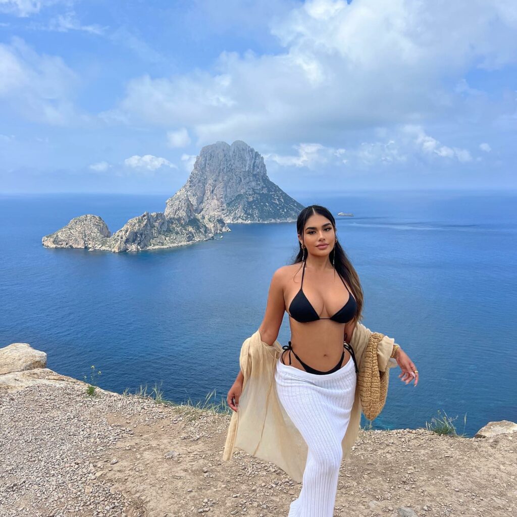 maria_perezxox_1688604498_3140564617214764298_1282952732