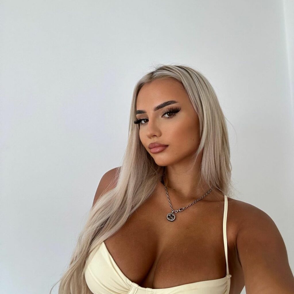 xabbiexhallx_1696681070_3208315816750977008_6353261398