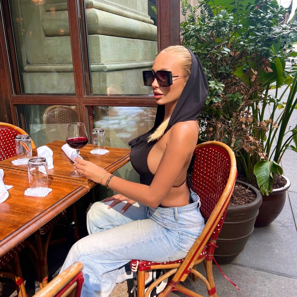 julia_nowakowska_official_1693673502_3183086507790342461_376751226