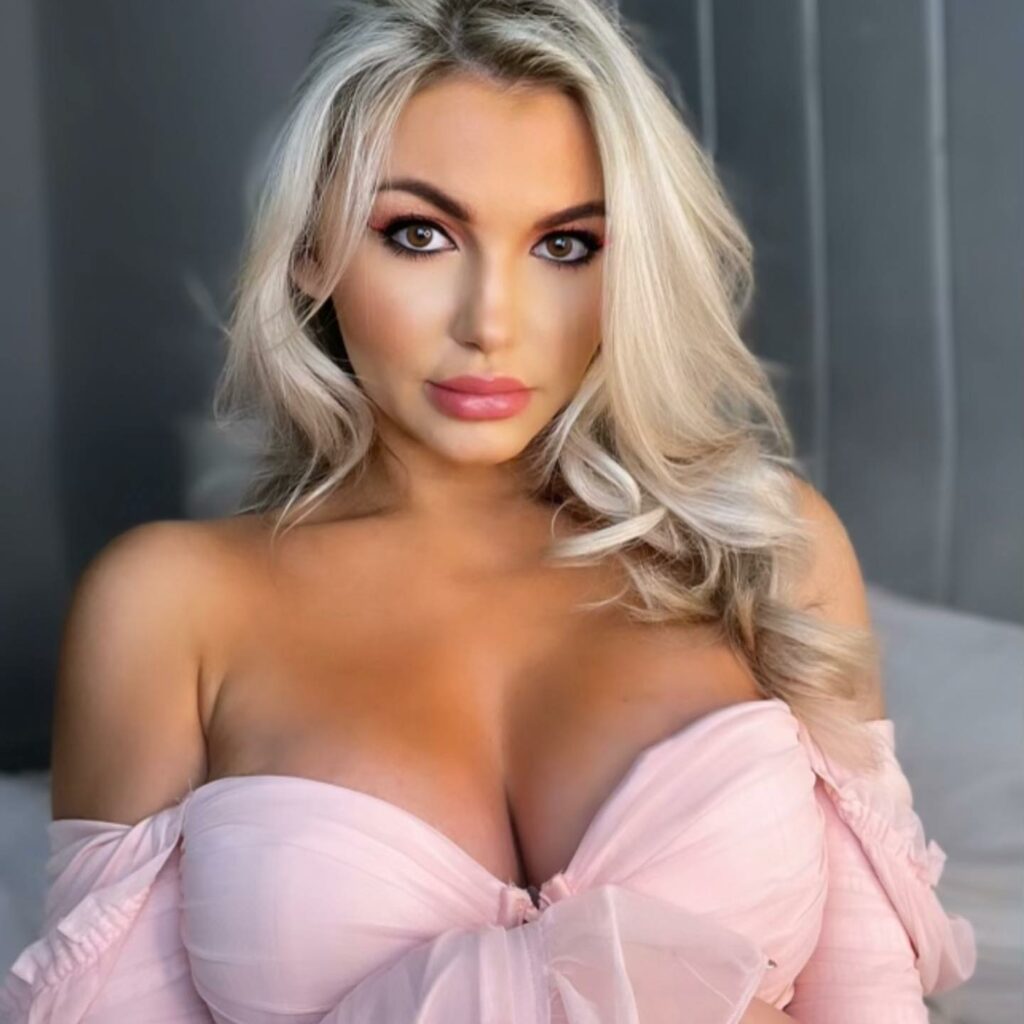 morganhollymoore_1648398251_2803290172391122881_546588822