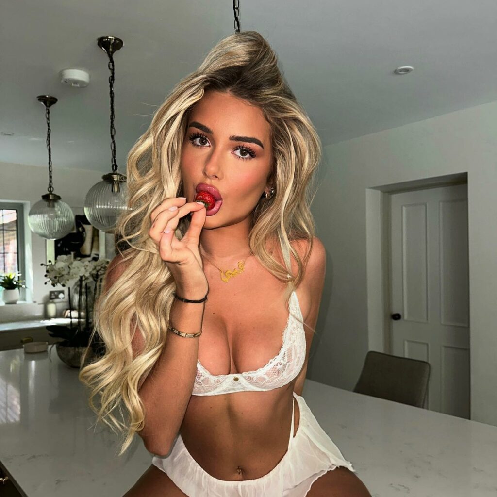 phoebeisobelx_1692522101_3173427848483318861_2157948668
